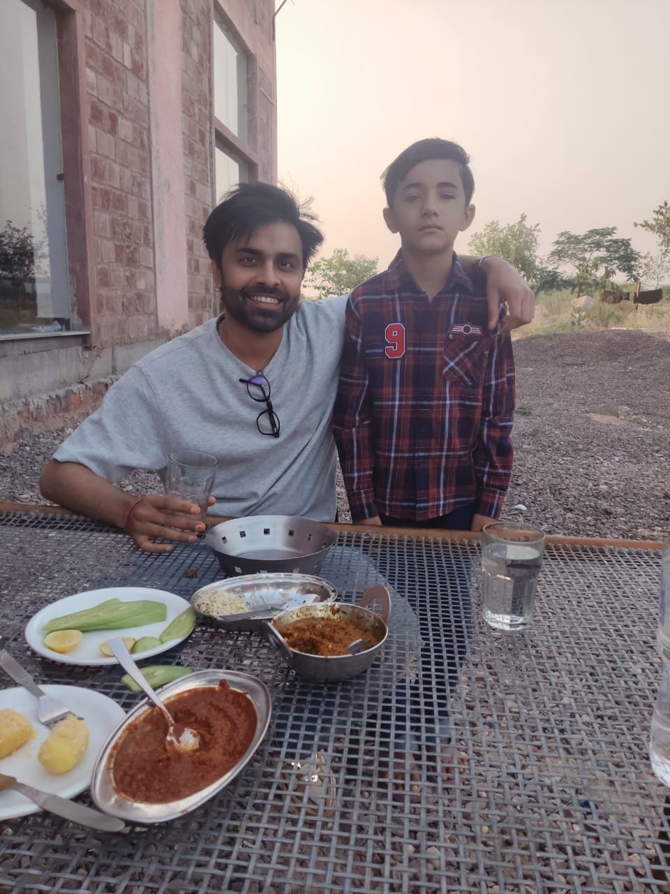 Celebrity guest dining at Konig Hotel & Restaurant